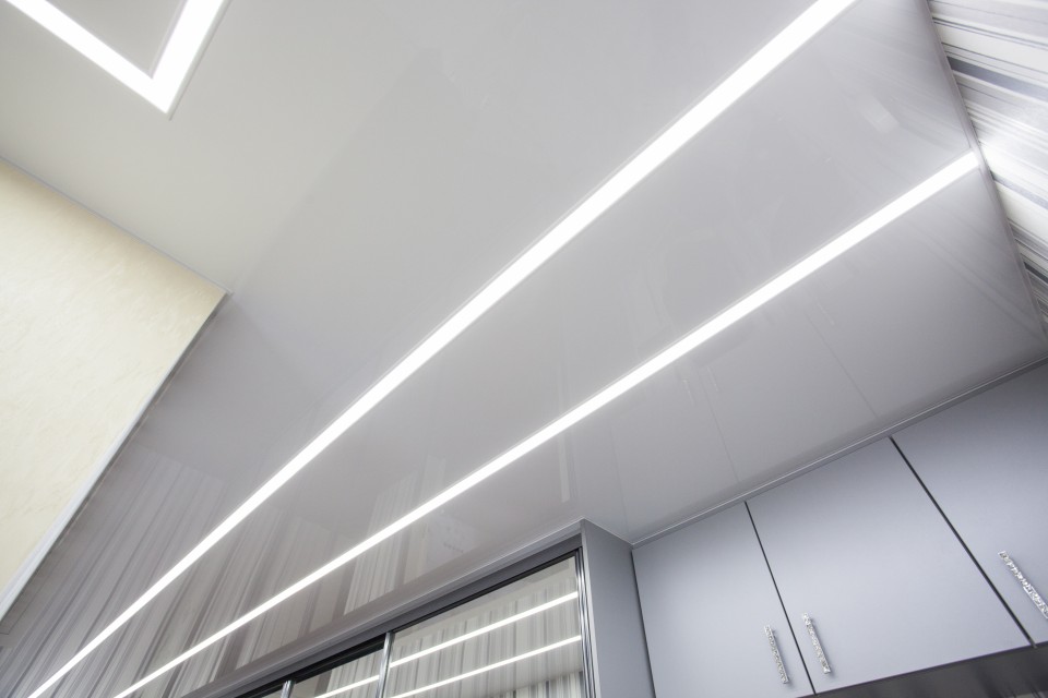Заказать световые потолки с линией света в г. Щёлково